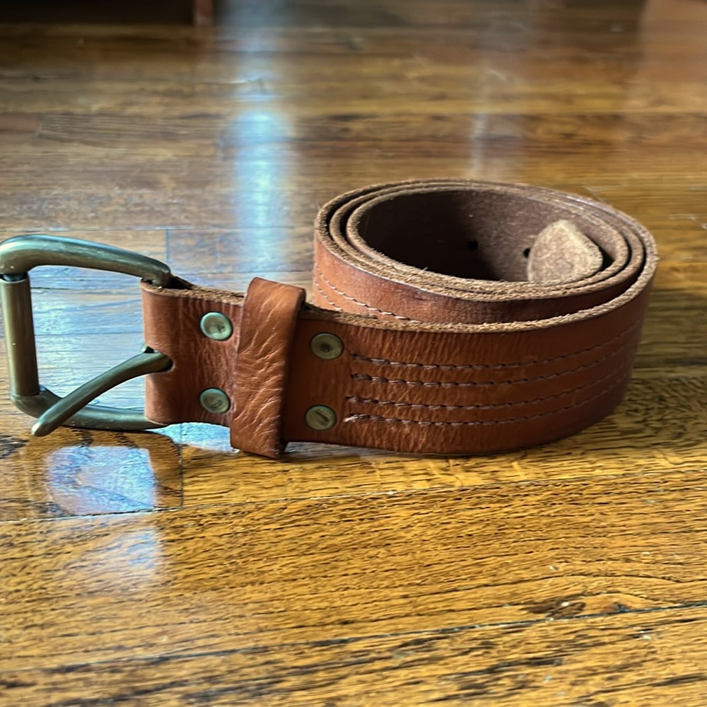 Men’s Top Stiched 2 inch wide Brown leather belt Size 34. Used good condition.